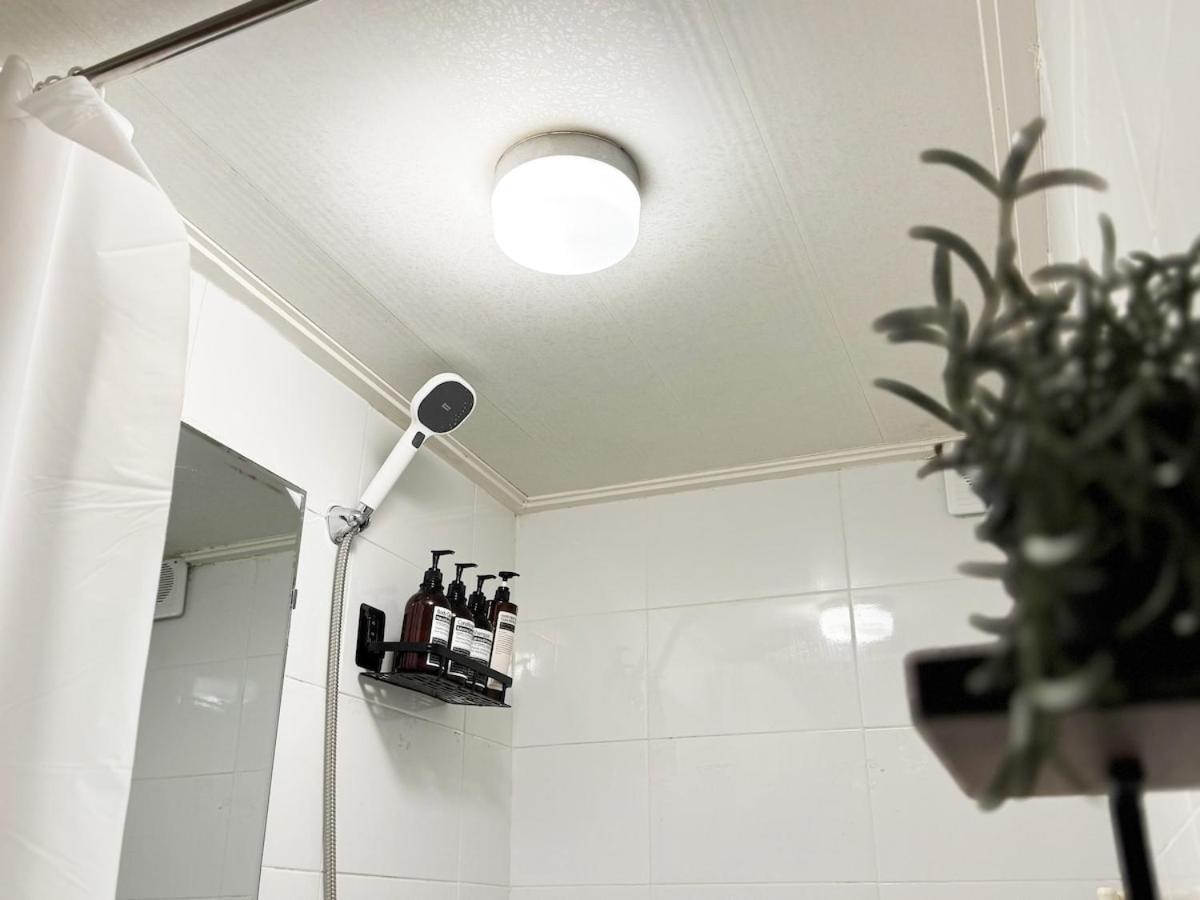 Middle Of Hongdae And Gangnam With Line Apartment