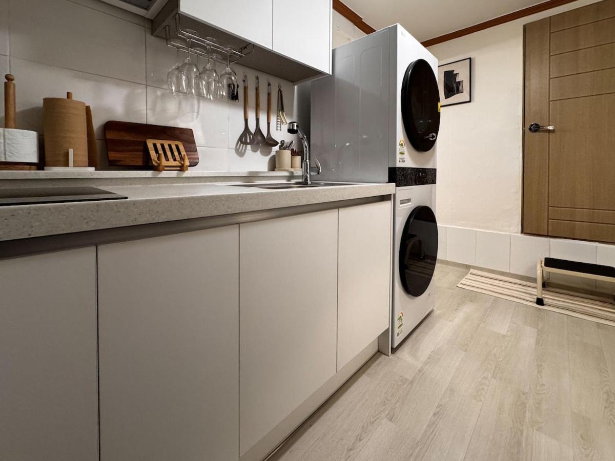 Apartment Middle Of Hongdae And Gangnam With Line